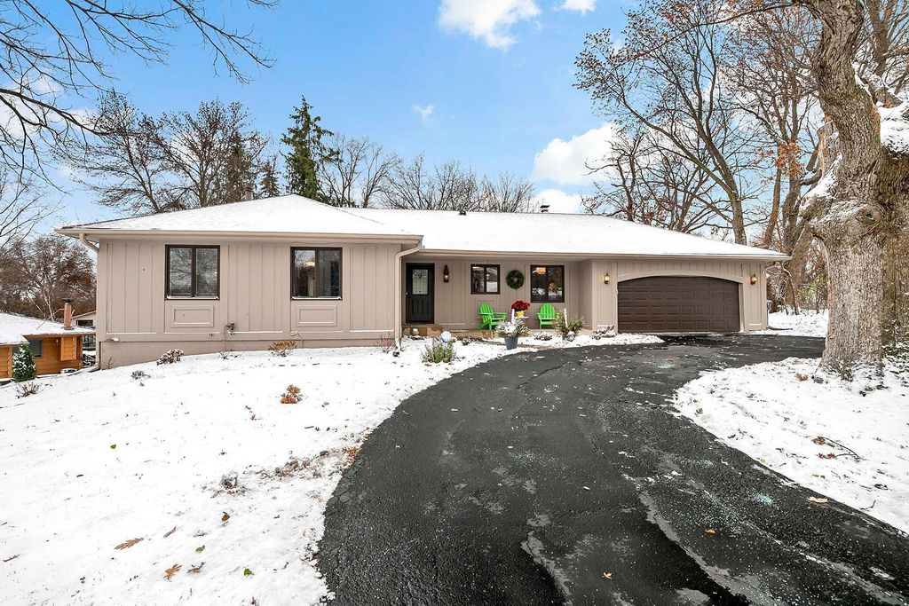 Photo of 16201 Hillcrest Lane Ln, Eden Prairie, MN 55346 (MLS # 6815786)