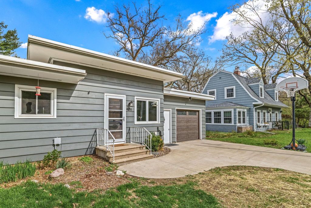 Photo of 908 15th Street SE, Menomonie, WI 54751 (MLS # 7064912)