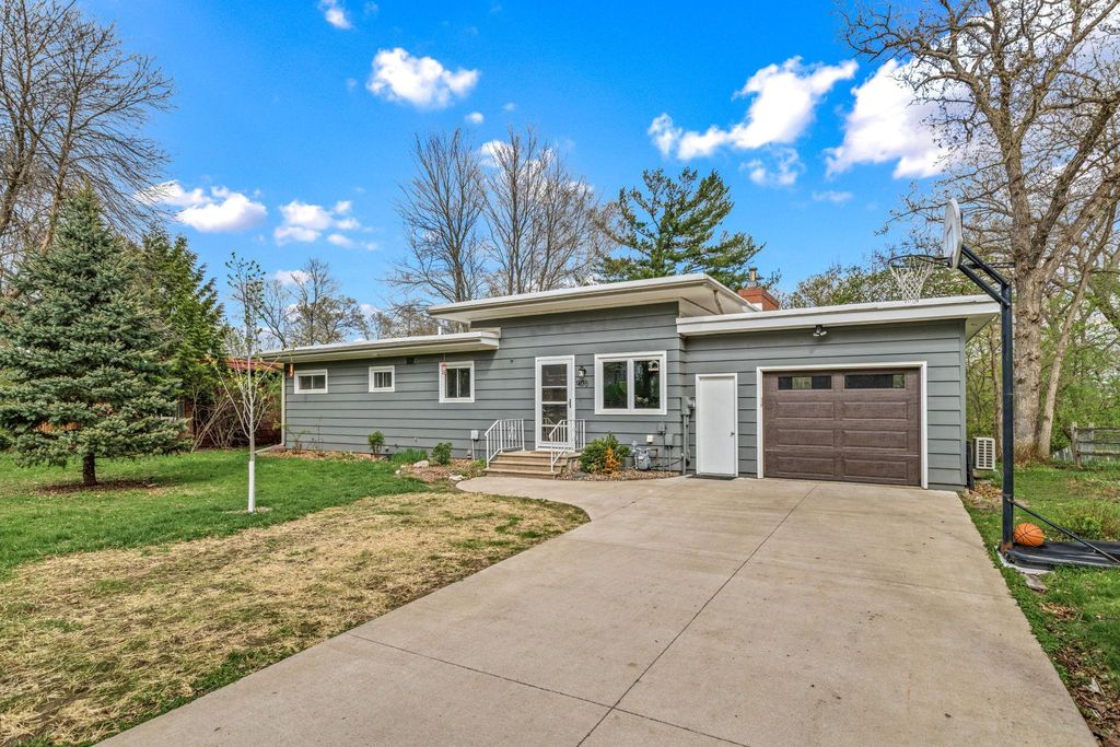 Photo of 908 15th Street SE, Menomonie, WI 54751 (MLS # 7064912)