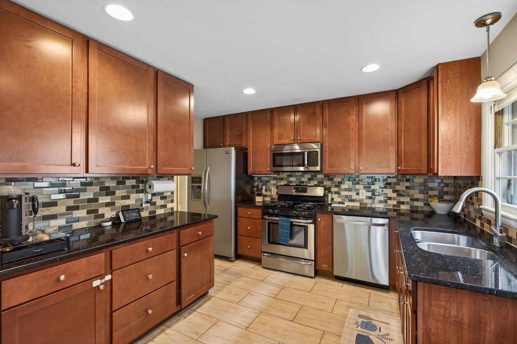 Photo of 3049 Sumter Avenue S, Saint Louis Park, MN 55426 (MLS # 7068882)