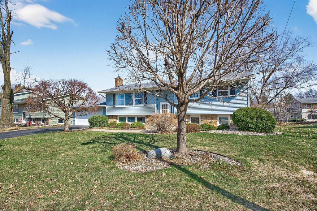 Photo of 303 Thompson Avenue W, West Saint Paul, MN 55118 (MLS # 7038500)