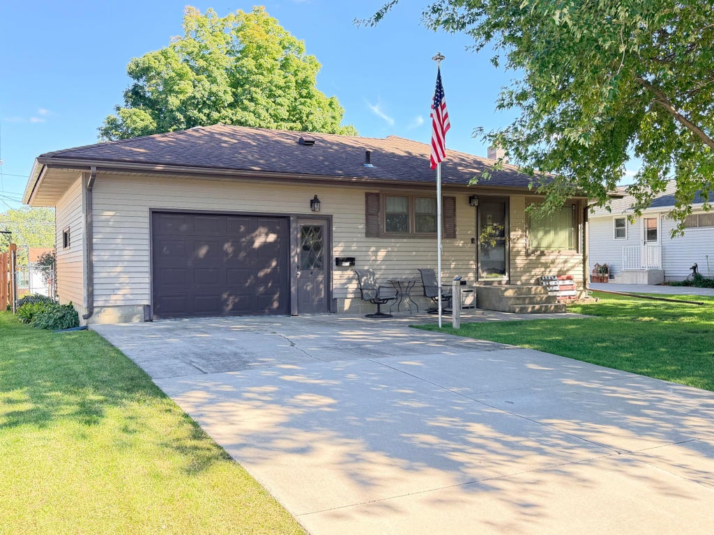 Photo of 514 4th Avenue SE, Stewartville, MN 55976 (MLS # 7149907)
