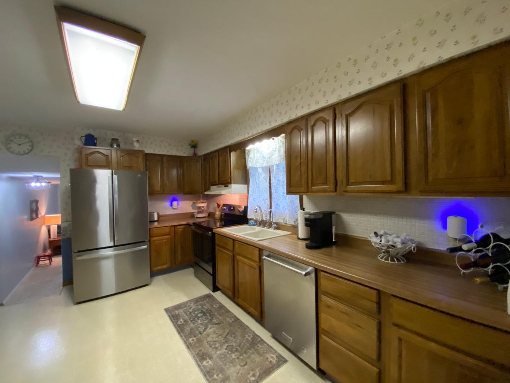 Photo of 421 Meredith Road, Albert Lea, MN 56007 (MLS # 7127684)