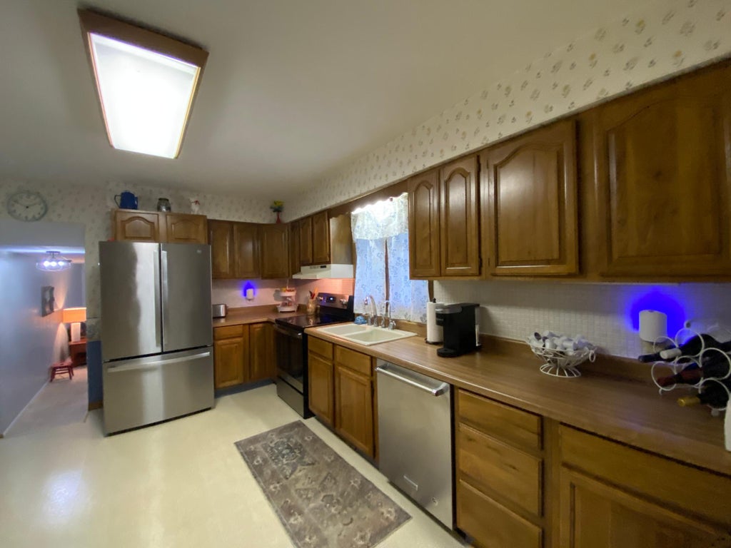Photo of 421 Meredith Road, Albert Lea, MN 56007 (MLS # 7127684)