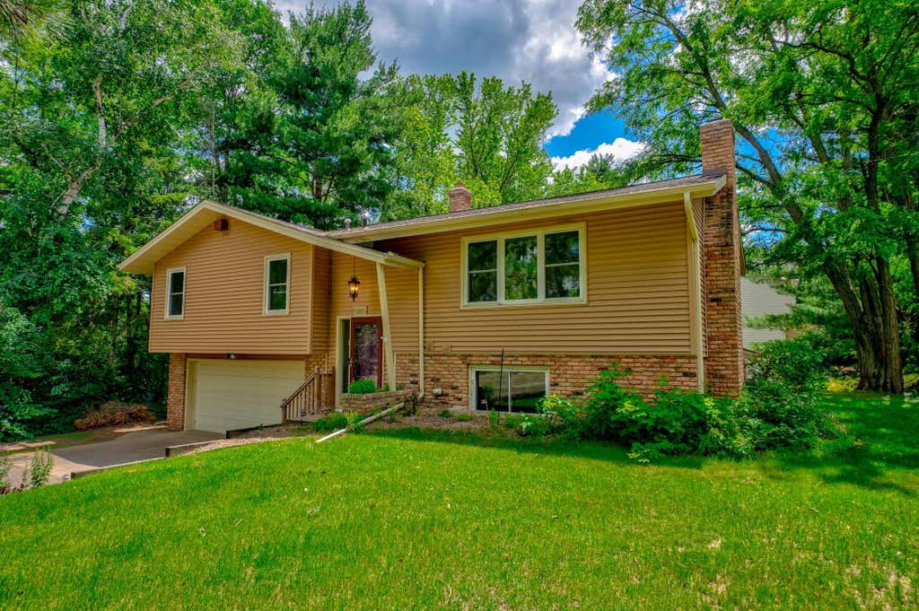 Photo of 5881 Lexington Avenue N, Shoreview, MN 55126 (MLS # 7070233)