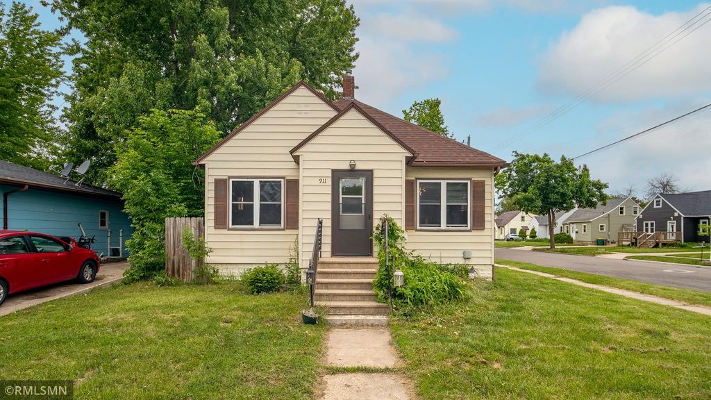 Photo of 911 12th Street SE, Rochester, MN 55904 (MLS # 7077284)