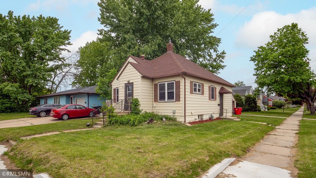 Photo of 911 12th Street SE, Rochester, MN 55904 (MLS # 7077284)