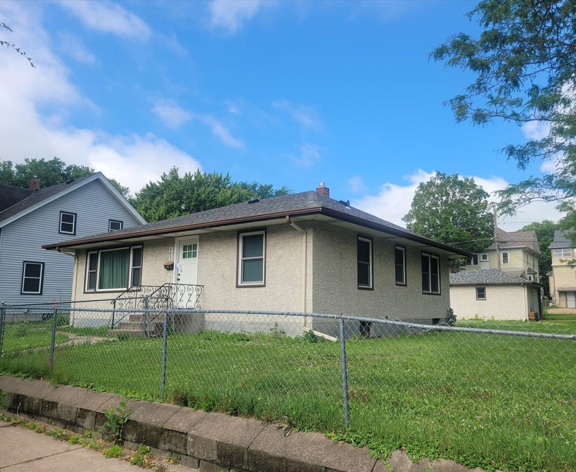 985 Bradley Street