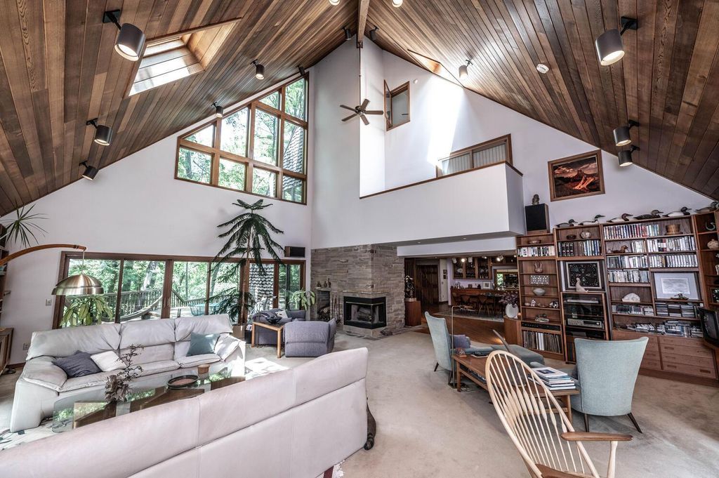 Photo of 750 Mohican Lane, Mendota Heights, MN 55120 (MLS # 6587474)