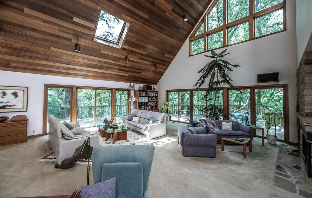 Photo of 750 Mohican Lane, Mendota Heights, MN 55120 (MLS # 6587474)