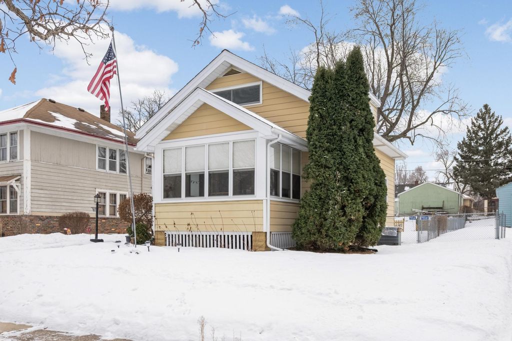 Photo of 140 Stevens Street W, Saint Paul, MN 55107 (MLS # 7017545)