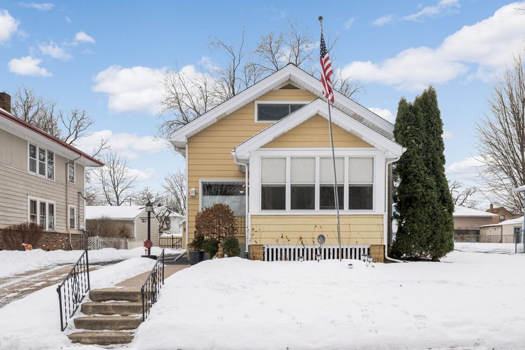 Photo of 140 Stevens Street W, Saint Paul, MN 55107 (MLS # 7017545)