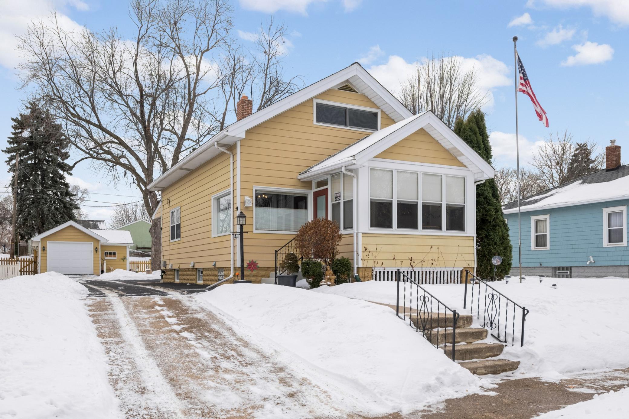 140 Stevens Street W