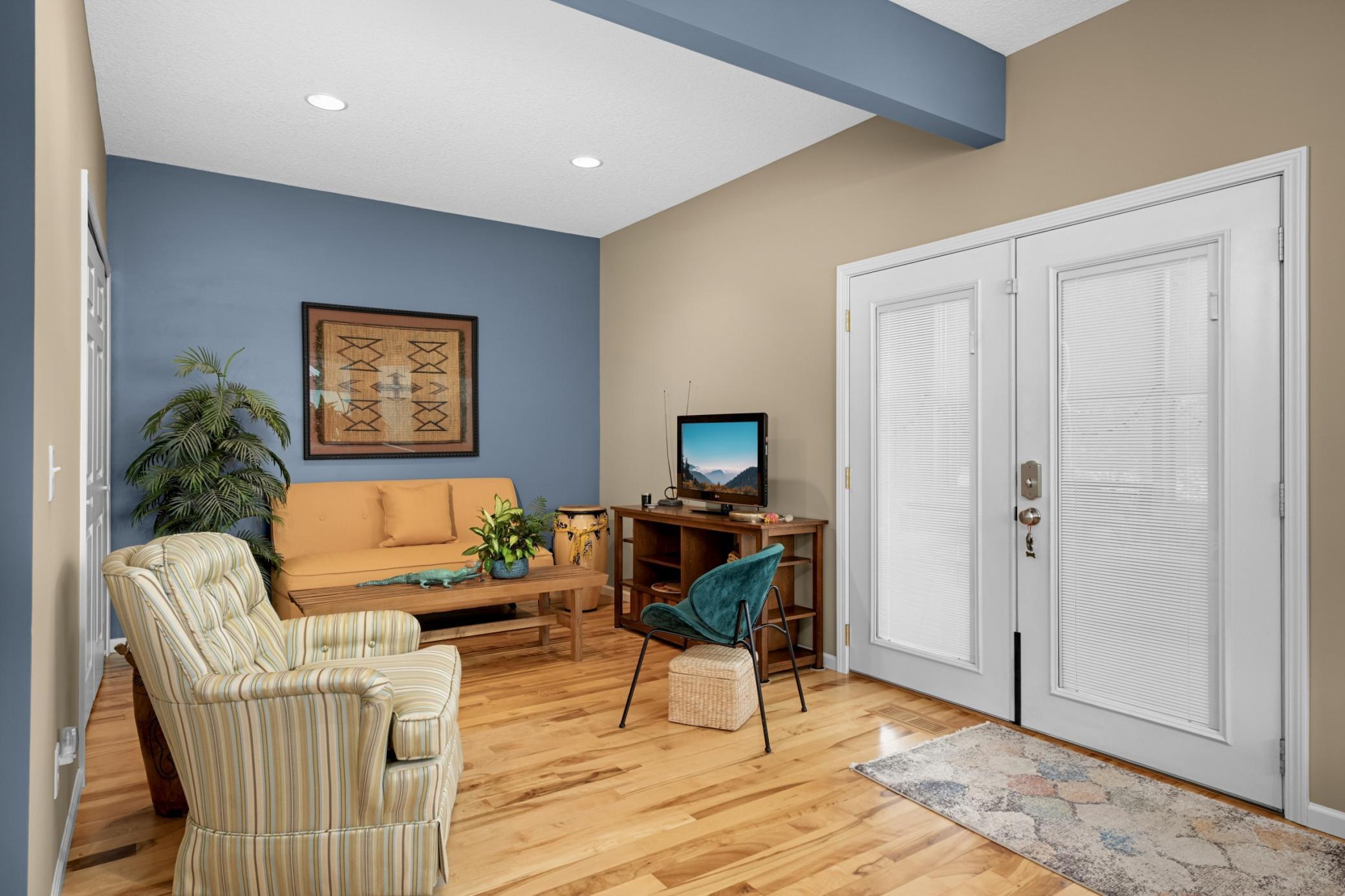 140 Stevens Street W