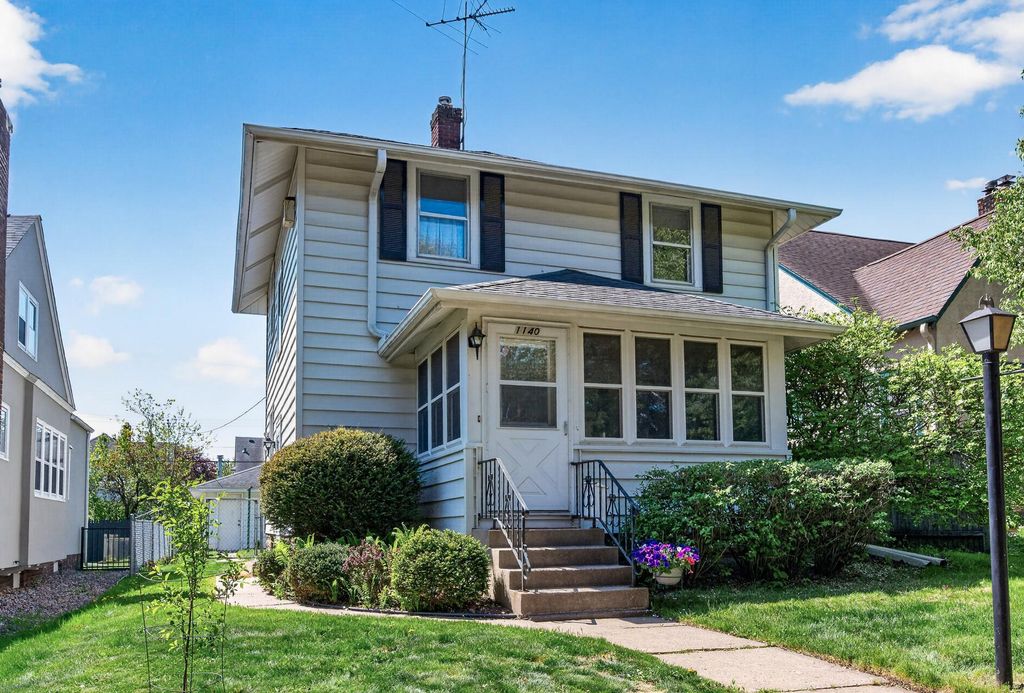 Photo of 1140 Hawthorne Avenue E, Saint Paul, MN 55106 (MLS # 7071800)