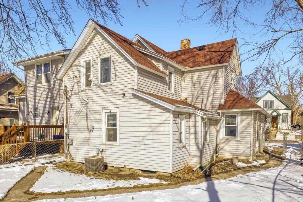 Photo of 748 Case Avenue E, Saint Paul, MN 55106 (MLS # 7027500)