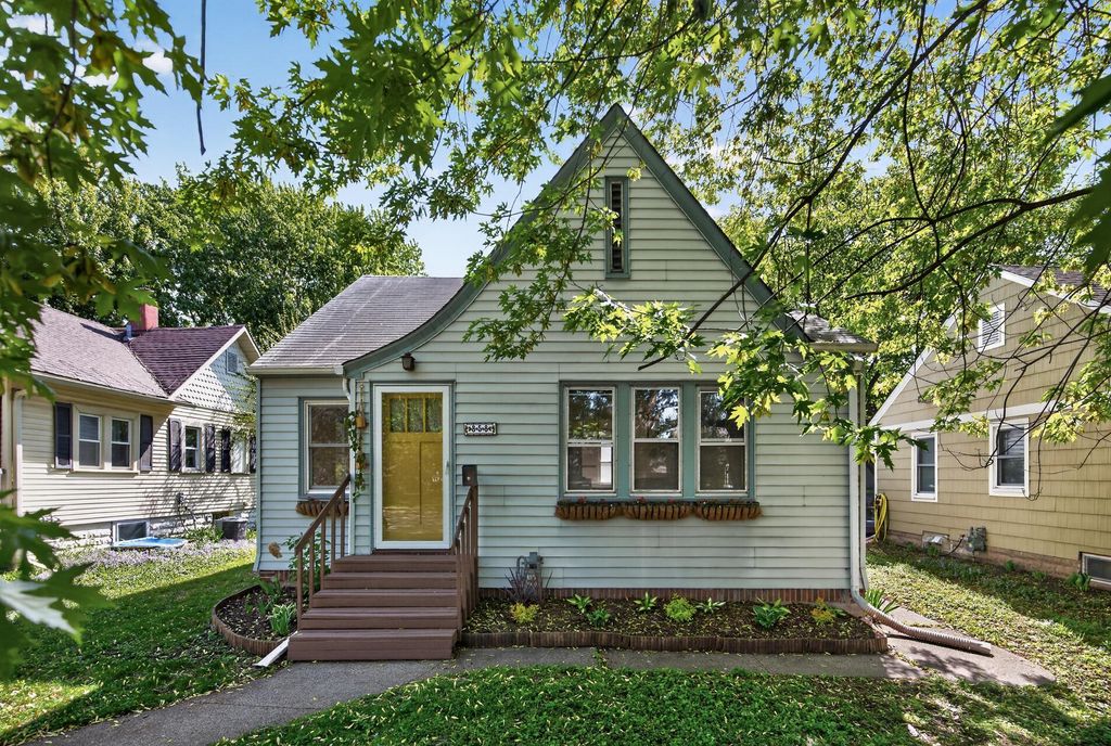 Photo of 858 21st Avenue SE, Minneapolis, MN 55414 (MLS # 7068522)