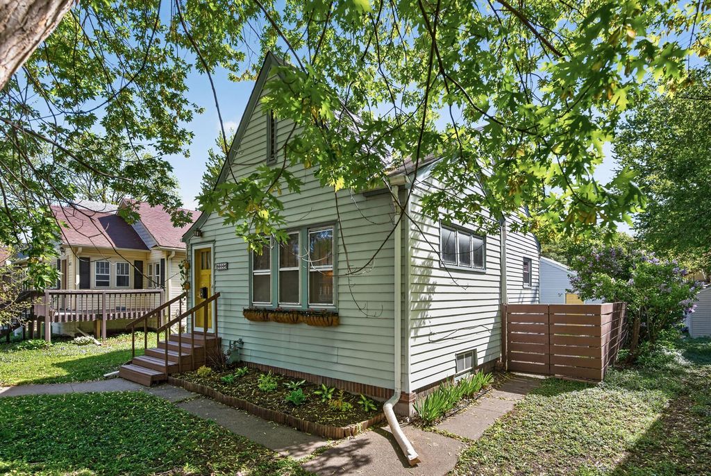 Photo of 858 21st Avenue SE, Minneapolis, MN 55414 (MLS # 7068522)
