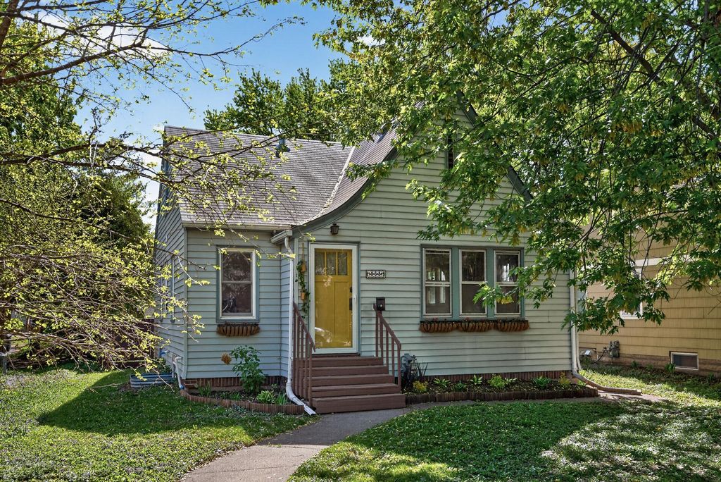Photo of 858 21st Avenue SE, Minneapolis, MN 55414 (MLS # 7068522)