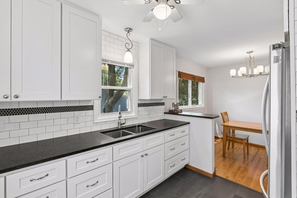 2908 HAMPSHIRE AVE S, MINNEAPOLIS, MN 55426 - Image 6f8f62f84433a4e2fc6a2f5a84d33cb3/1530341719