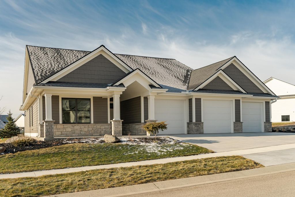 Photo of 2608 Bentley Drive SW, Rochester, MN 55902 (MLS # 6657831)