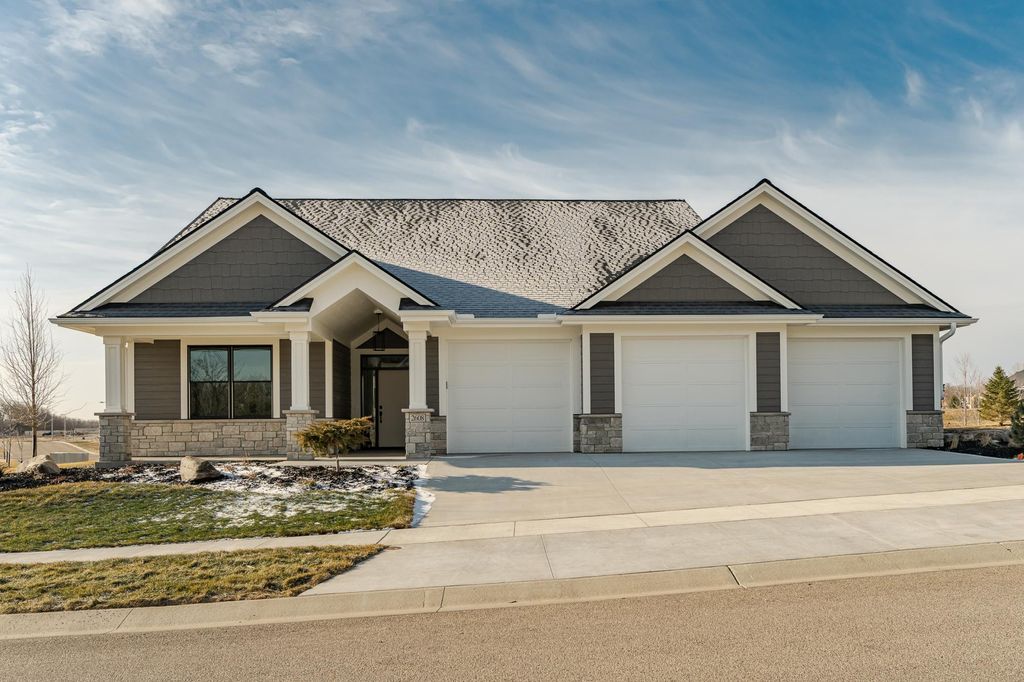 Photo of 2608 Bentley Drive SW, Rochester, MN 55902 (MLS # 6657831)