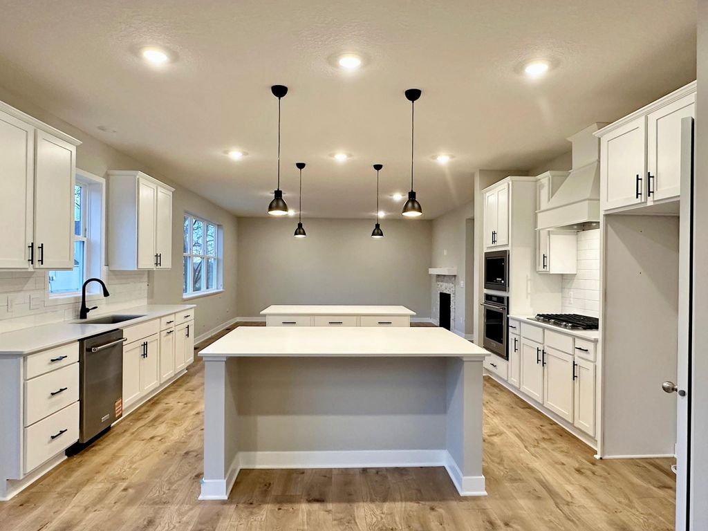 Photo of 1728 Oak Creek Pass, Chaska, MN 55318 (MLS # 7028194)