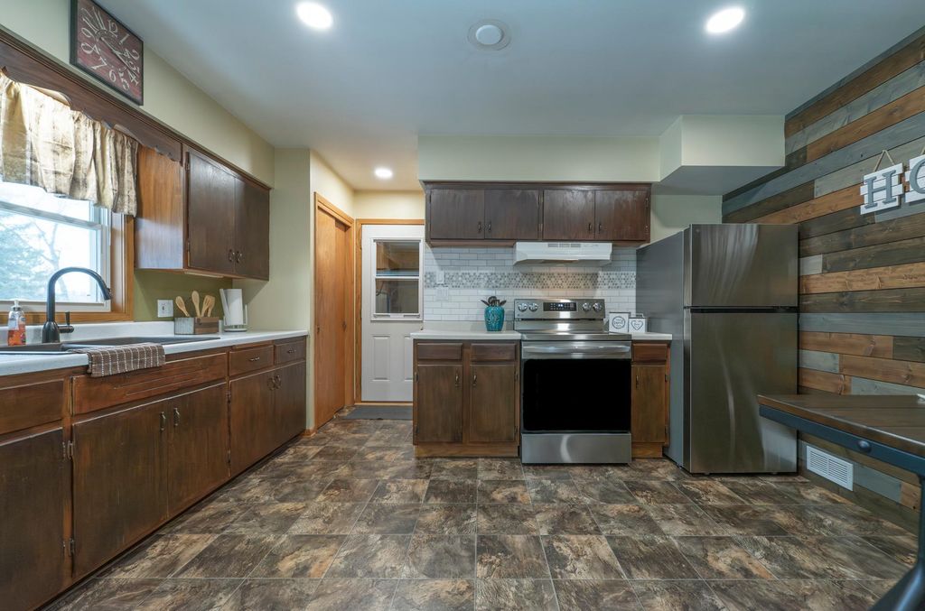 Photo of 1218 7th Avenue NE, Brainerd, MN 56401 (MLS # 7005349)