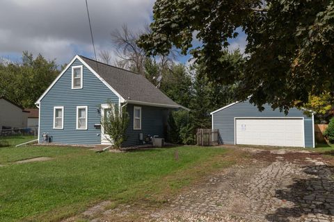Photo of 2105 3rd Avenue NE, Austin, MN 55912 (MLS # 6794927)