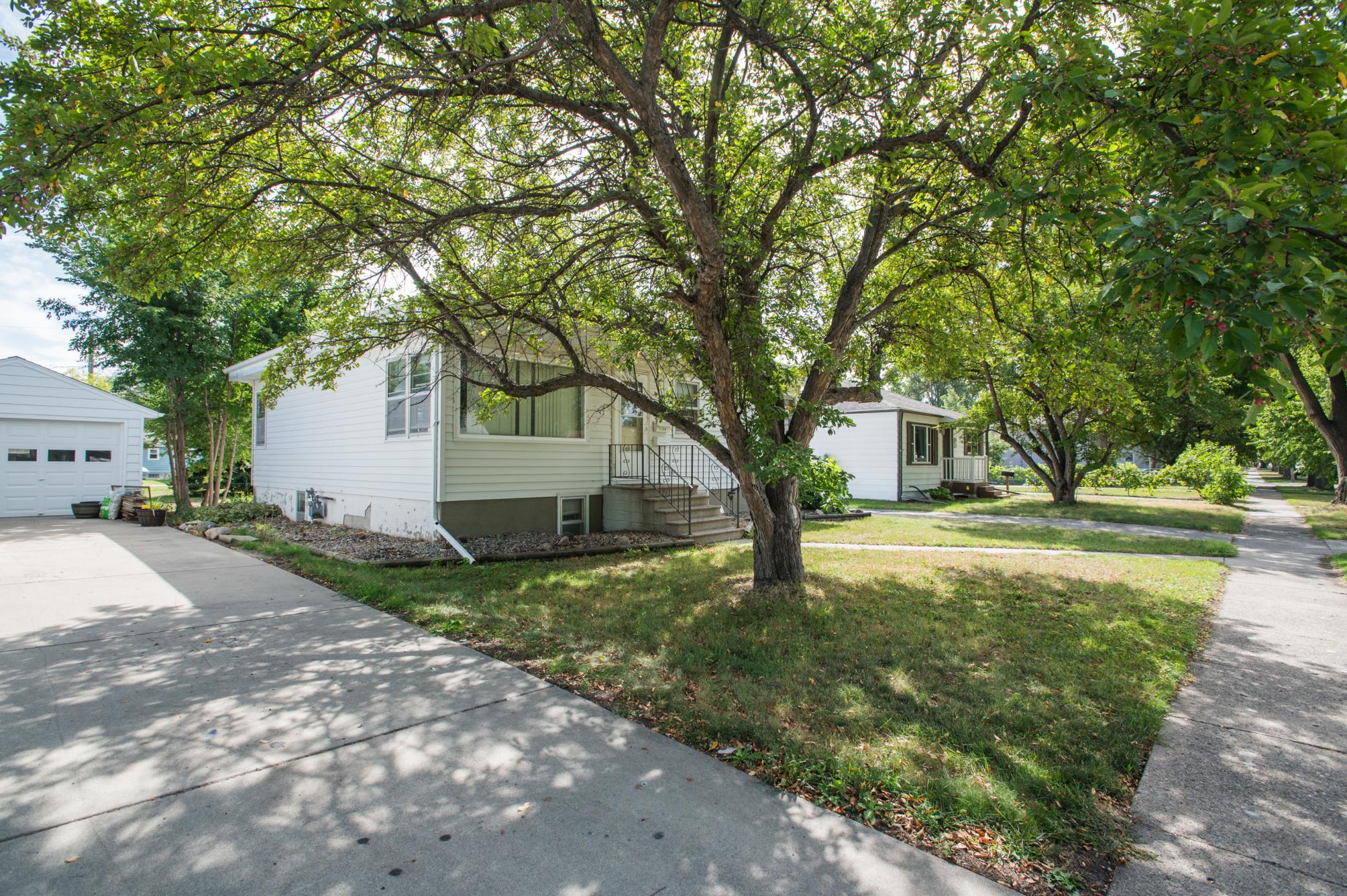 614 16th Street N - Photo 2