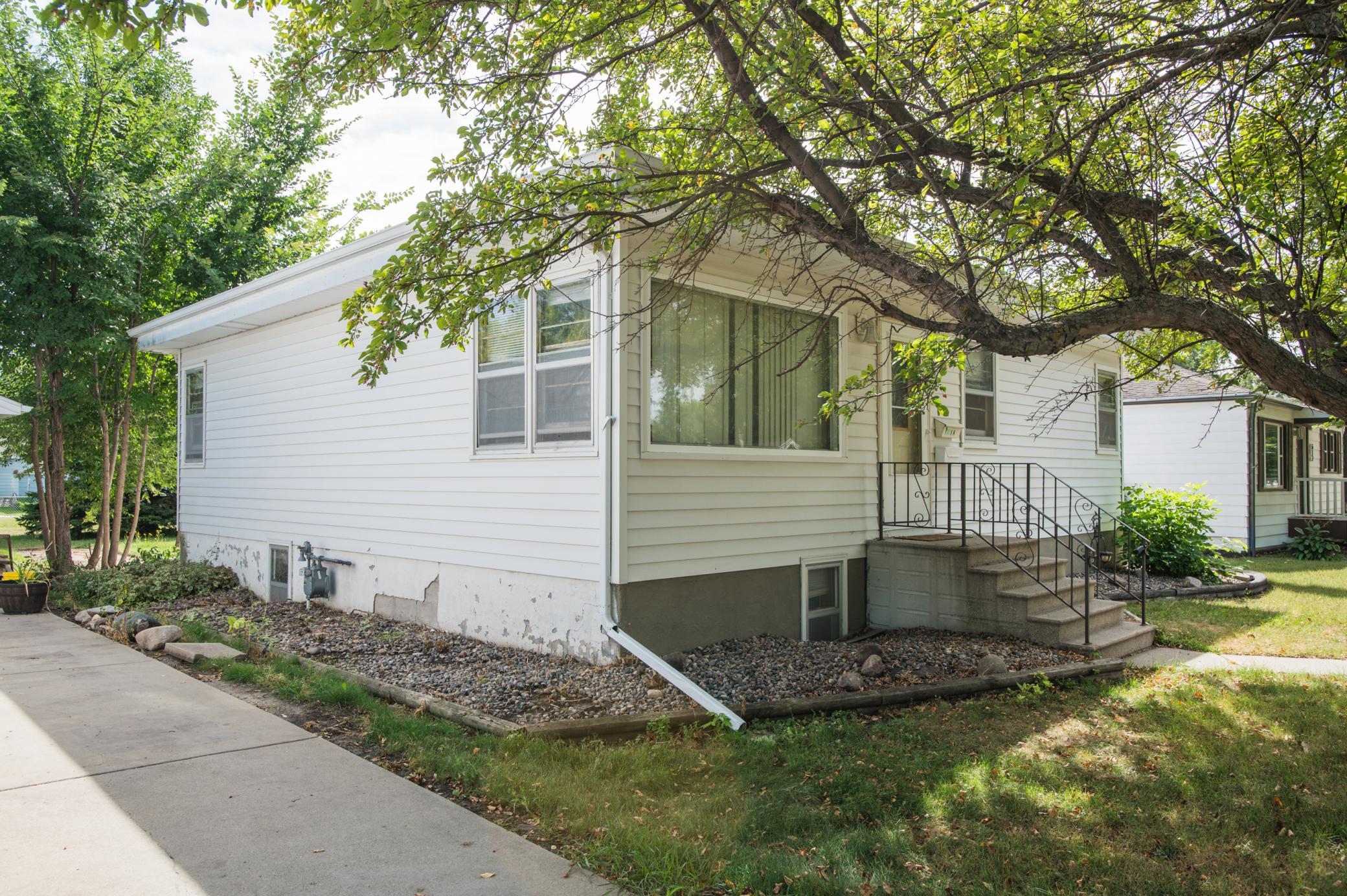 614 16th Street N - Photo 3