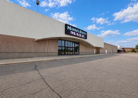 Photo of 1420 E College Drive, Marshall, MN 56258 (MLS # 7139761)