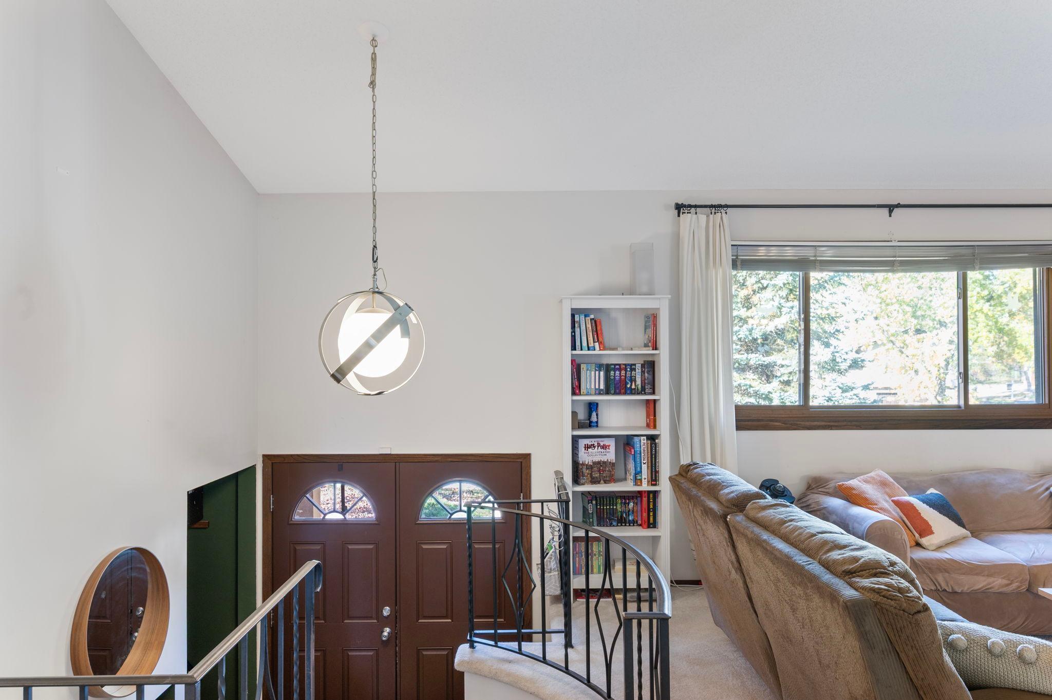 6181 Benjamin Street NE