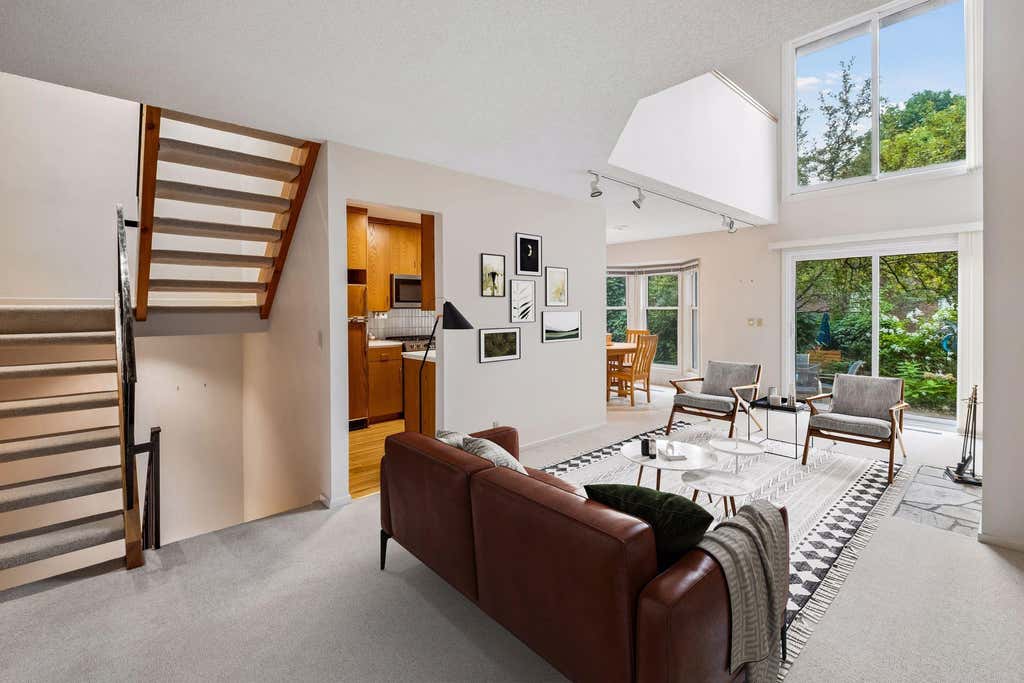 Photo of 1926 Dupont Avenue S, Minneapolis, MN 55403 (MLS # 7107393)