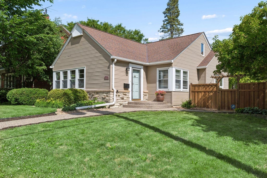 Photo of 1821 Bohland Avenue, Saint Paul, MN 55116 (MLS # 7132678)