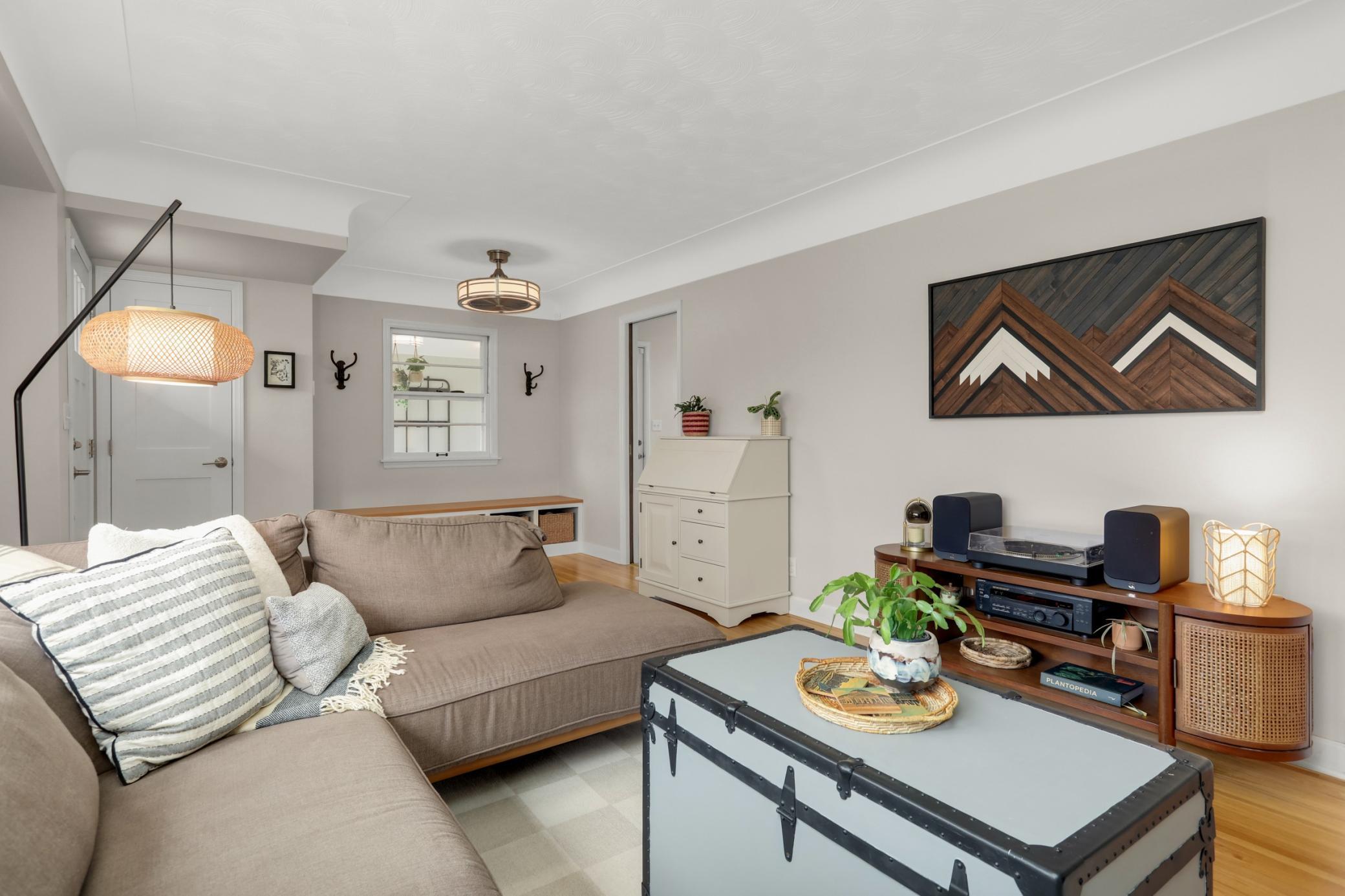 1981 Glenpaul Avenue