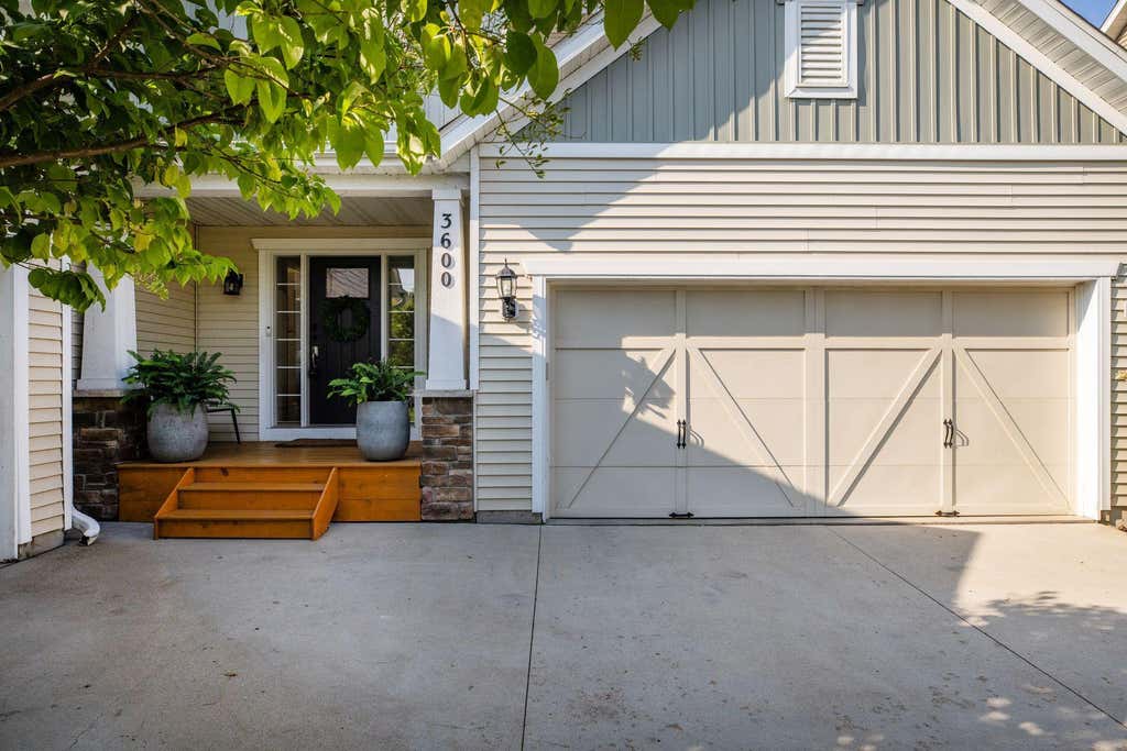 Photo of 3600 Windmill Curve, Woodbury, MN 55129 (MLS # 7126577)