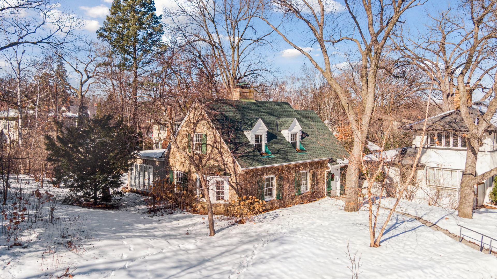 2740 Thomas Avenue S