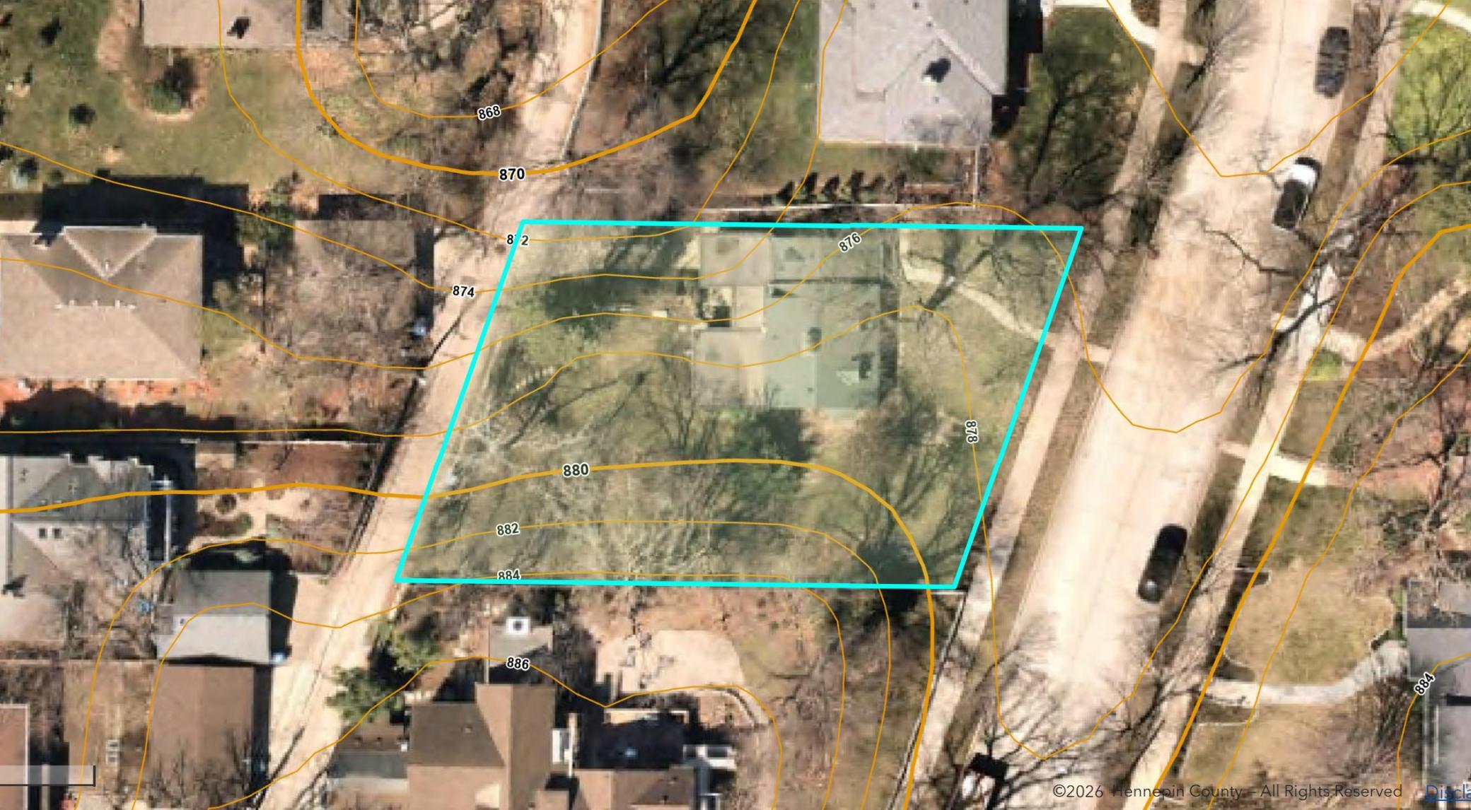 2740 Thomas Avenue S