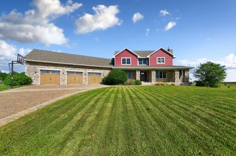 Photo of 751 S 12th Street, Bird Island, MN 55310 (MLS # 7134494)