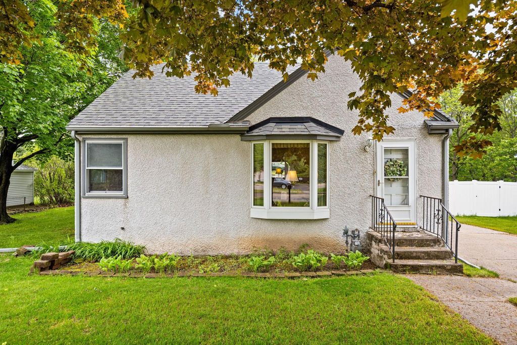 Photo of 1050 County Road B2 W, Roseville, MN 55113 (MLS # 7068648)