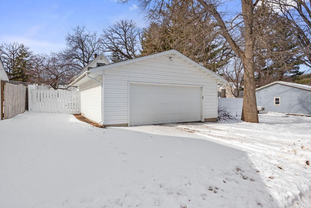 Photo of 645 Hassan Street SE, Hutchinson, MN 55350 (MLS # 7021326)
