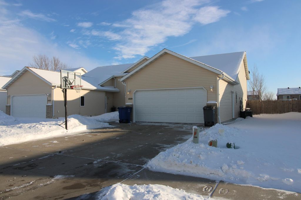 Photo of 1509 34TH Avenue S, Moorhead, MN 56560 (MLS # 7025245)