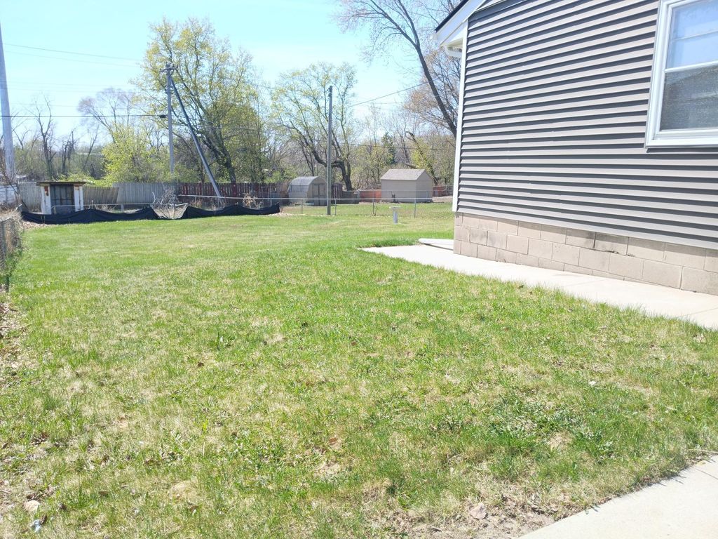 Photo of 2210 Ivy Avenue E, Saint Paul, MN 55119 (MLS # 7059980)