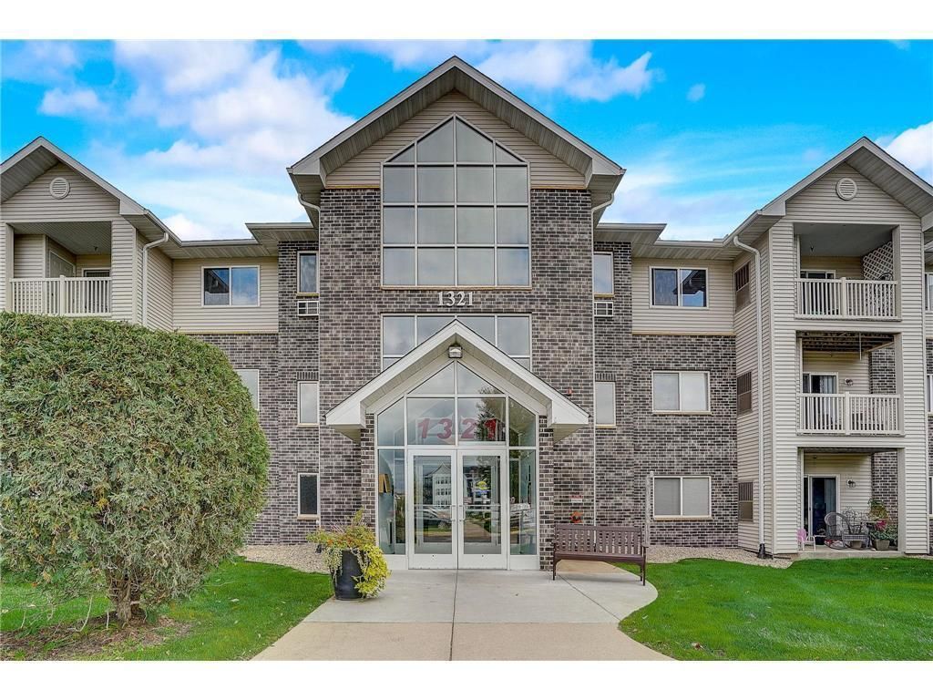 Photo of 1321 Lake Drive W #101, Chanhassen, MN 55317 (MLS # 7044744)