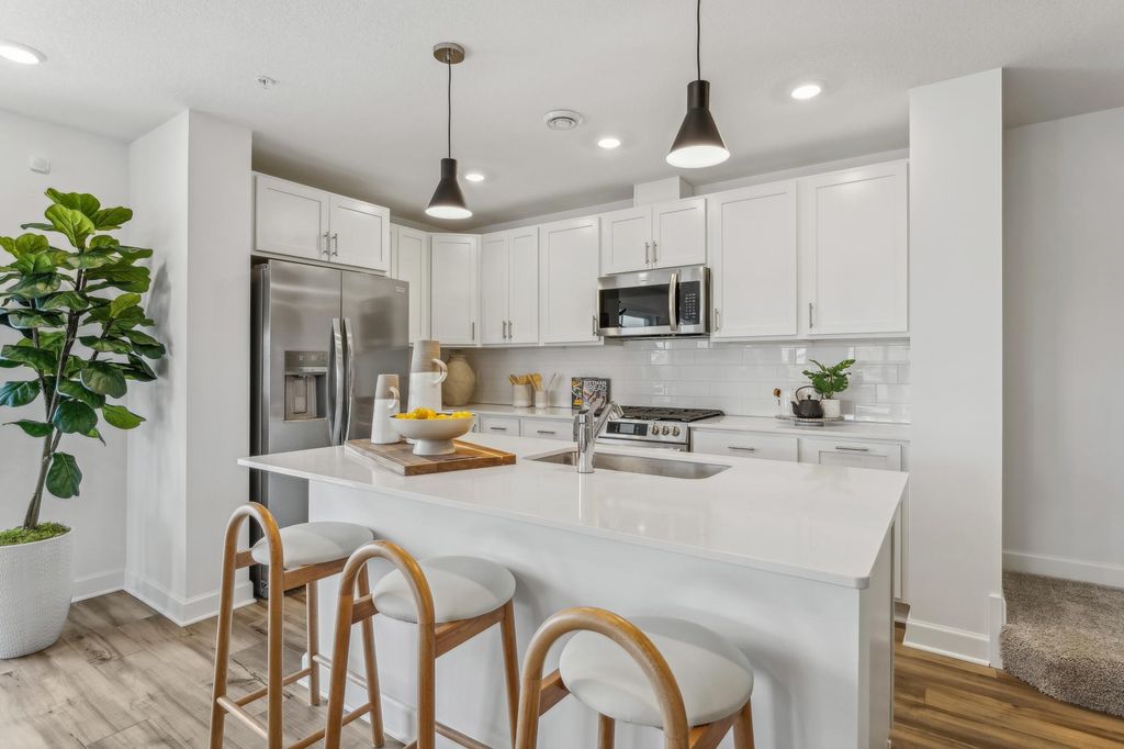 Photo of 5351 Long Pointe Pass, Woodbury, MN 55129 (MLS # 7069605)
