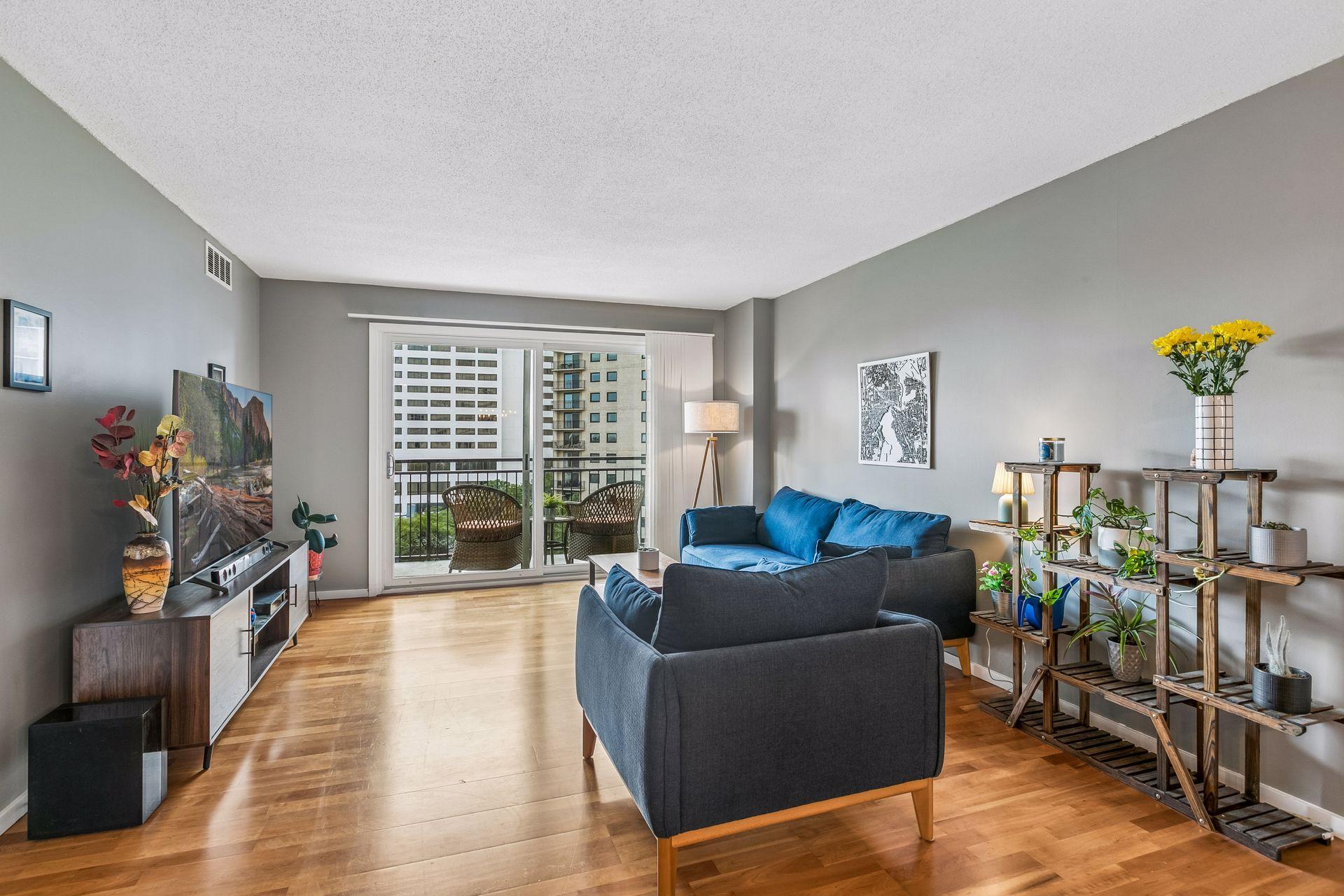 1200 Nicollet Mall 911