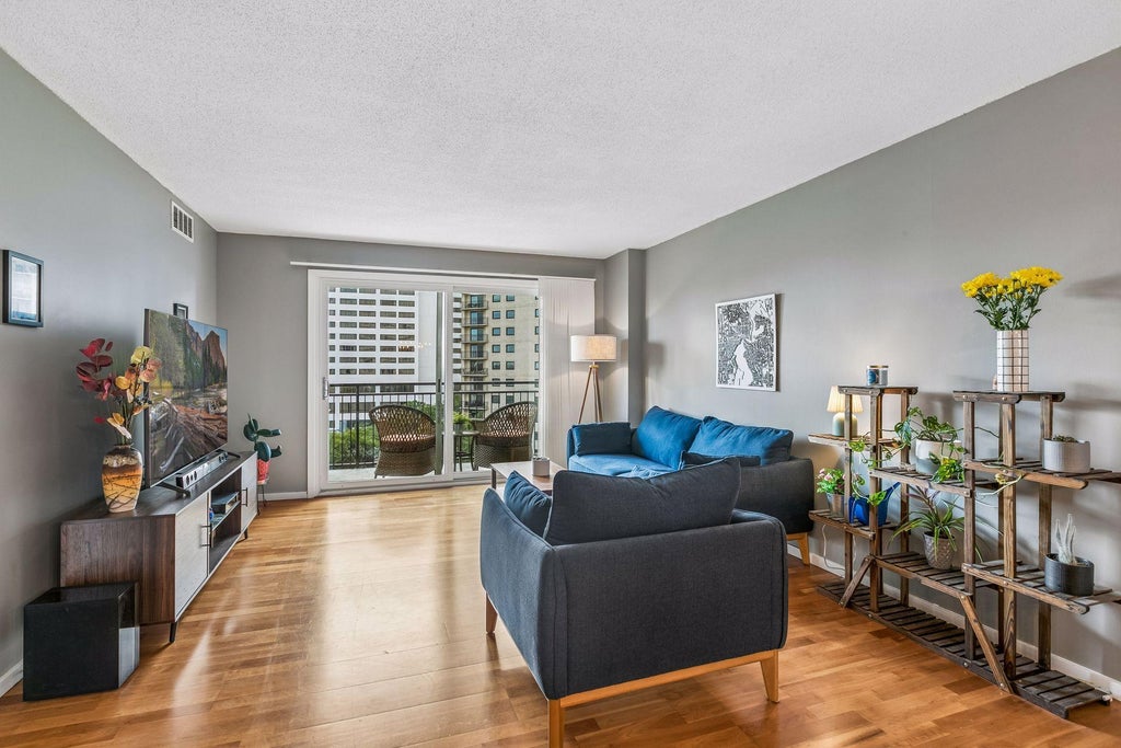 Photo of 1200 Nicollet Mall #911, Minneapolis, MN 55403 (MLS # 7093002)