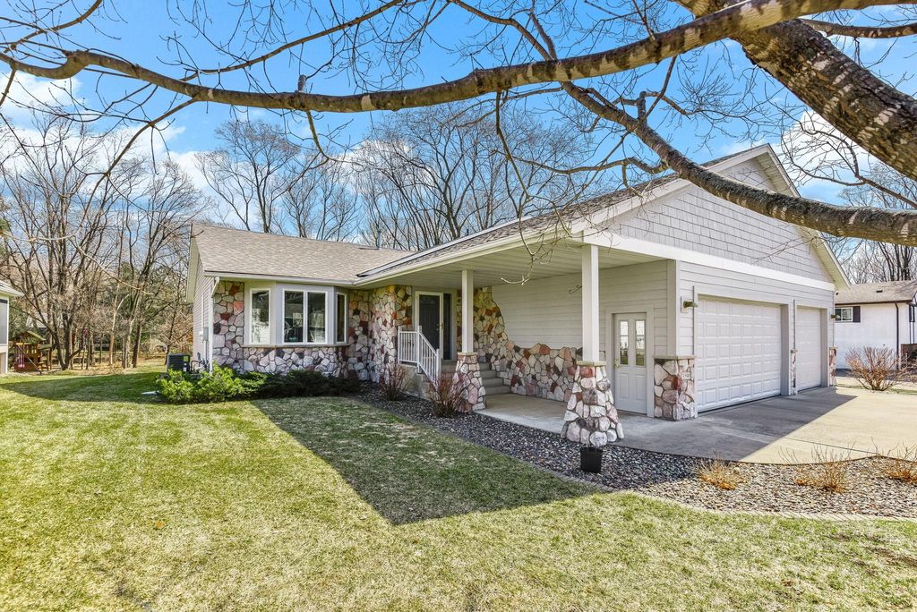 Photo of 3590 Searle Court, Vadnais Heights, MN 55127 (MLS # 7026389)