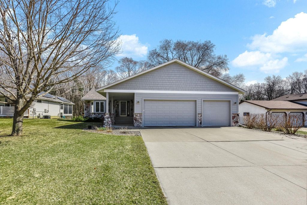Photo of 3590 Searle Court, Vadnais Heights, MN 55127 (MLS # 7026389)